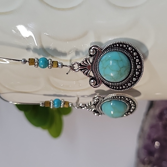🔥LAST PAIR🔥 Howlite Medallion Dainty Wire Drop Earrings - Picture 5 of 6